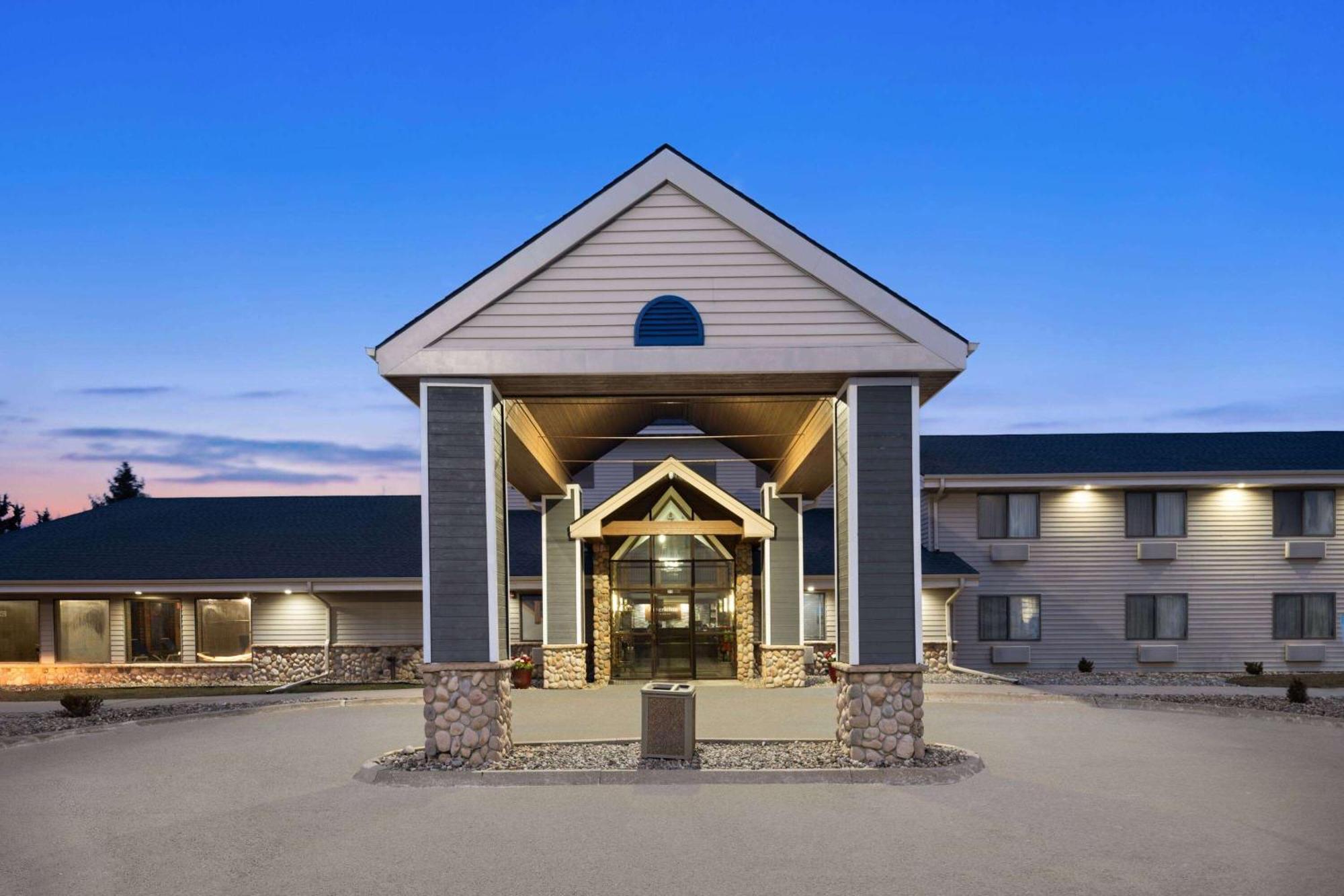 Americinn By Wyndham Stuart Exterior foto
